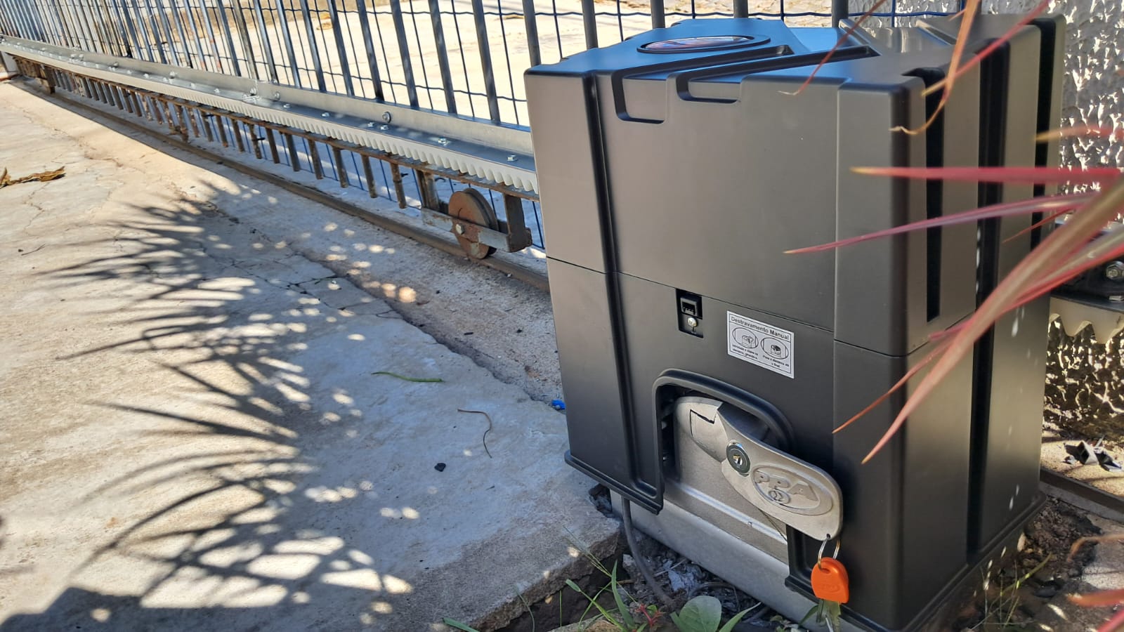 Motor de portão instalado