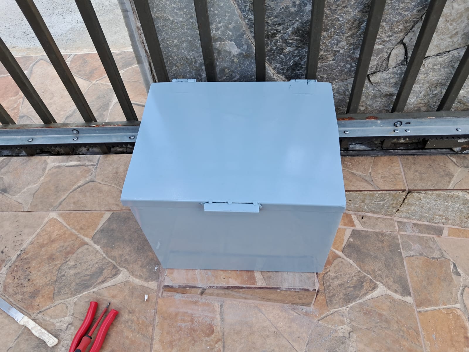 Proteção para motor de portão